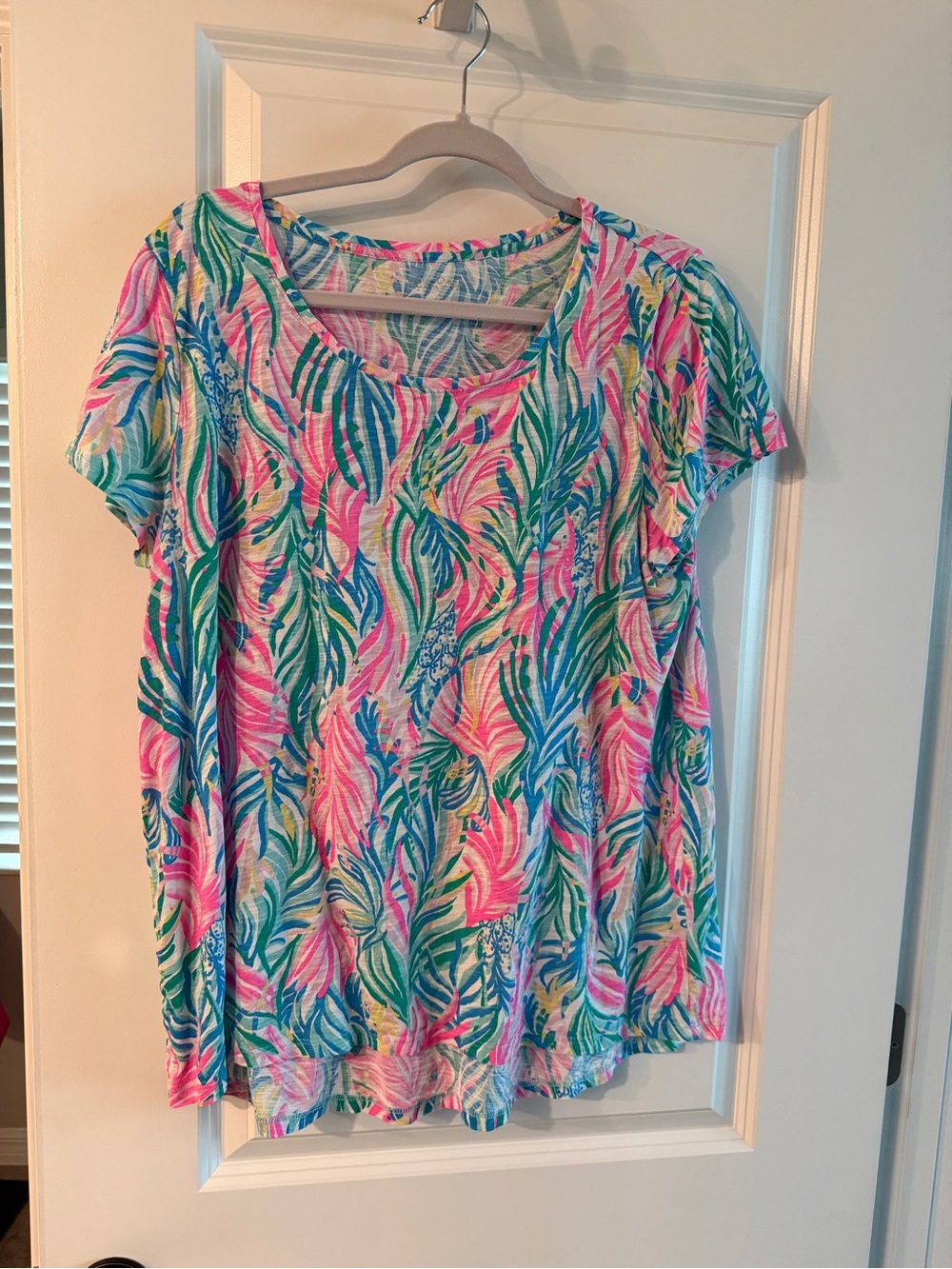 Lilly Pulitzer Short Sleeve Etta Tropical Leaf Tee in Pink, Green & Blue